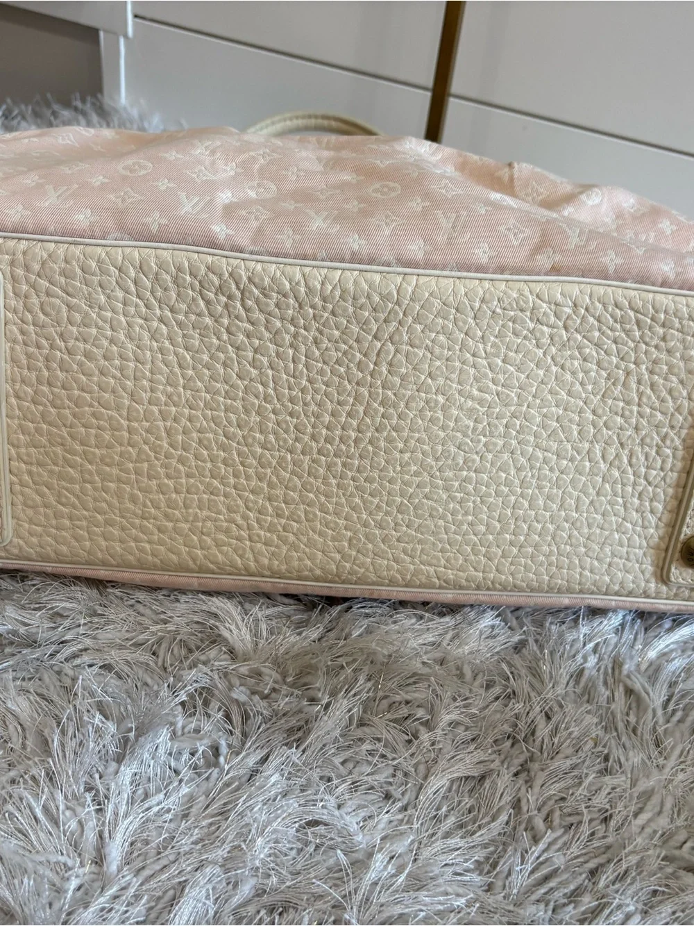 Louis Vuitton mini Lin trapeze GM bag in light pink monogram fabric - Picture 5 of 15